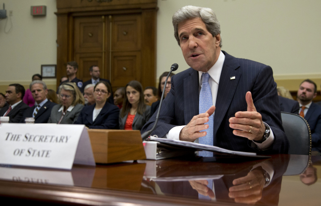 존케리(JohnKerry/정치인/미국국무부장관)
<YONHAP PHOTO-0005> Secretary of State John Kerry testifies on Capitol Hill in Washington, Wednesday, April 17, 2013, before the House Foreign Affairs Committee hearing on the State Department's fiscal 2014 foreign affairs budget. (AP Photo/Carolyn Kaster)/2013-04-18 00:02:08/ <저작권자 ⓒ 1980-2013 ㈜연합뉴스. 무단 전재 재배포 금지.>
U.S. Secretary of State John Kerry testifies on Capitol Hill in Washington on Wednesday before the House Foreign Affairs Committee hearing on the State Department’s fiscal 2014 foreign affairs budget.   AP-Yonhap News