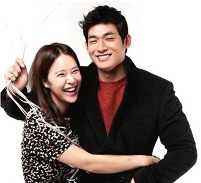 백지영(좌부터/가수),정석원(탤런트/영화배우)
가수 백지영(37)과 탤런트 정석원(28)이 2년 열에 끝에 결혼에 골인한다.