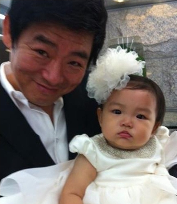 성동일과 셋째 딸 [사진출처=안선영 트위터]
