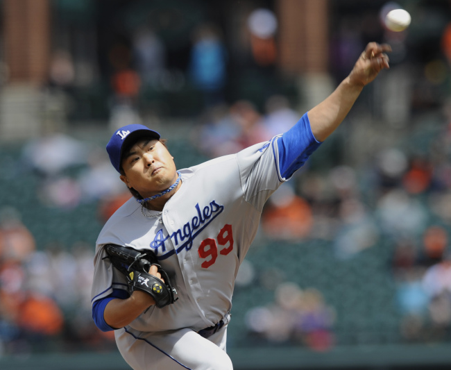Los Angeles Dodgers starting pitcher Ryu Hyun-jin delivers against the Baltimore Orioles on Saturday.   AP-Yonhap News