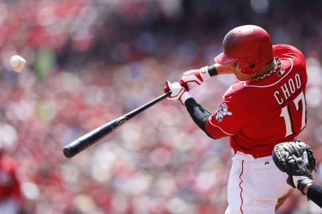Cincinnati Reds outfielder Choo Shin-soo bats against the Miami Marlins on Saturday.
AFP-Yonhap News