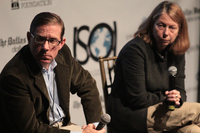Evan Smith, editor-in-chief and CEO of The Texas Tribune, and executive editor of The New York Times Jill Abramson take part at the 14th annual International Symposium on Online Journalism on Friday.   Beth Cortez-Neavel/The Knight Center
