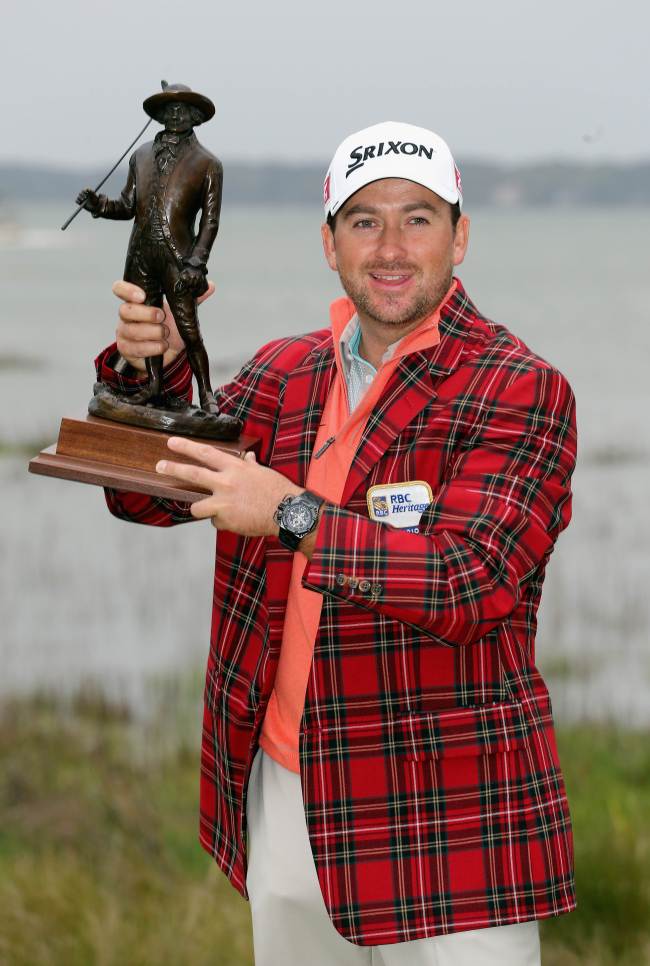 그래엄맥도웰(GraemeMcDowell/골퍼)
Graeme McDowell poses with the winner’s trophy on Sunday.   AFP-Yonhap News