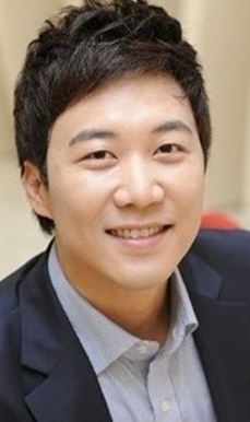 도경완(아나운서)
가수 장윤정(33)과 KBS 도경완 아나운서(31)의 결혼소식이 발표된 가운데 도경완 아나운서에 대한 네티즌들의 관심이 높아지고 있다.