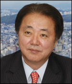 한범덕(기초단체장/전공무원/충청북도청주시시장)
청주시는 한범덕<사진> 시장이 22일 본격적인 영농기를 맞아 청주시 흥덕구 강서2동 내곡 친환경 벼 재배단지내 공동 볍씨소독 및 못자리설치 현장을 방문하여 영농준비 상황을 점검하고 안정 영농으로 풍년농사를 달성하는데 철저를 기하여 줄 것을 부탁했다고 밝혔다.