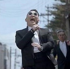 싸이(박재상/가수/음악PD)
국제가수’ 싸이의 신곡 ‘젠틀맨’이 영국 UK차트 10위에 올랐다.