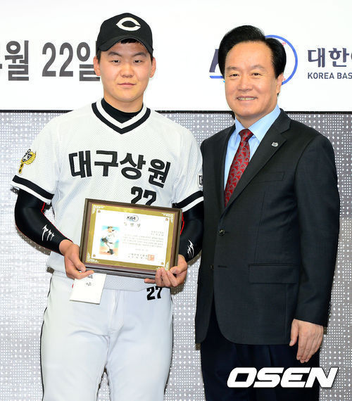 이수민(야구선수)
한국고교야구 사상 한 경기 최다 탈삼진 신기록을 세운 대구 상원고의 좌완 이수민(18)이 메이저리그 도전 의사를 전했다.