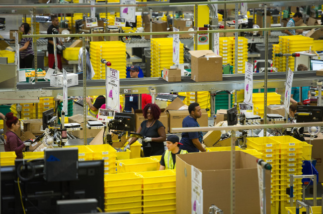 Employees pack items to be shipped from the Amazon.com Inc. distribution center in Phoenix, Arizona.   Bloomberg