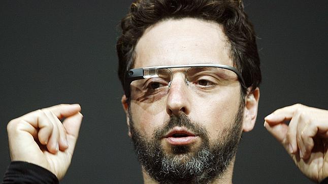 세르게이브린(SergeyBrin/기업인/구글사장)
Sergey Brin, co-founder of Google, introduces the Google Glass Explorer edition during Google’s annual developer conference in June 2012 (AFP)