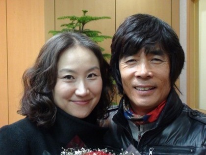 김은우(개그맨/기업인/스포츠원부사장)
개그맨 김은우(53)가 17세 연하의 공연기획사 대표와 결혼한다.