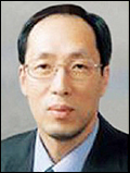한만수(교수/변호사)
탈세 의혹 등으로 낙마한 한만수(55·사진) 전 공정거래위원장 후보자가 대학에서 ‘소득세법’을 가르치고 있어 학생들 사이에서 자질 논란이 일고 있다.
