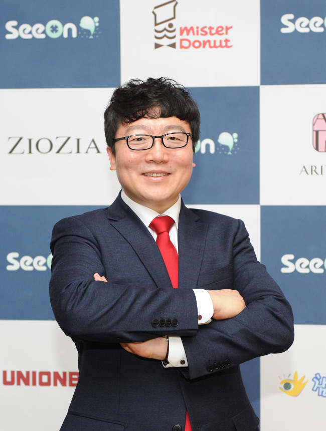 안병익(기업인/교수/씨온대표이사/건국대학교 정보통신대학원겸임교수)
안 대표는 KT 연구원으로 일하던 시절부터 전자지도 서비스업체인 포인트아이를 설립하고 현재 씨온에 이르기까지 ‘위치정보’라는 키워드에 20여년 간 몰두해 온 위치서비스 베테랑이다. IT 버블 등 위기도 있었지만 최근 위치기반 서비스가 스마트디바이스 핵심 기술이 되면서 그의 선견지명이 빛을 발하고 있다.