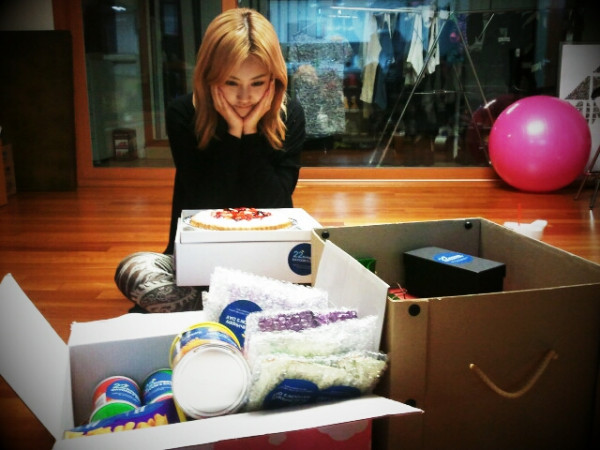 허가윤(가수/포미닛)
Heo Ga-yoon of girl group 4minute poses behind birthday gifts (Ga-yoon's Twitter accout)