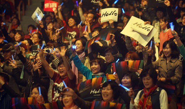 A crowd of middle-aged female fans cheer for Cho Yong-pil at the singer’s showcase in the Olympic Hall in Seoul on Tuesday night.   Kim Myung-sub/The Korea Herald