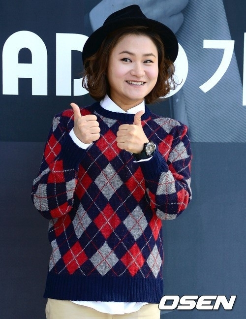 김신영(개그우먼/MC)
김신영은 최근 진행된 KBS 2TV ‘해피투게더3’ 녹화에서 평소에 좋아하는 스타였던 조인성 사진을 찍으려다 실수로 자신이 찍힌 사진을 본 이후로 감량을 결심했다고 말했다.