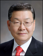 이기용(교육공무원/충청북도교육청교육감)
충청북도교육청(교육감 이기용·사진)은 지구온난화와 에너지 위기 등 환경관련 문제에 대비하기 위해 각급학교 녹색·환경교육을 강화한다고 25일 밝혔다.