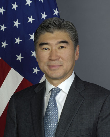 성김(김성용/외국공무원/전검사/주한미국대사관대사)
Today, the U.S. Embassy in Seoul joins others around the world in celebrating World Intellectual Property Day. The commemoration goes unnoticed by many, but it is worthwhile to imagine for a moment what life would be like without inventions like the elevator, the computer, or the telephone.