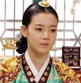 이가현(영화배우/탤런트)
25일 저녁 서울 광장동 쉐라톤 그랜드 워커힐호텔 시어터 홀에서 열린 2013 미스서울 선발대회에서 곽가현(24·동국대 공연예술학부)이 영광의 진(眞)을 차지했다.