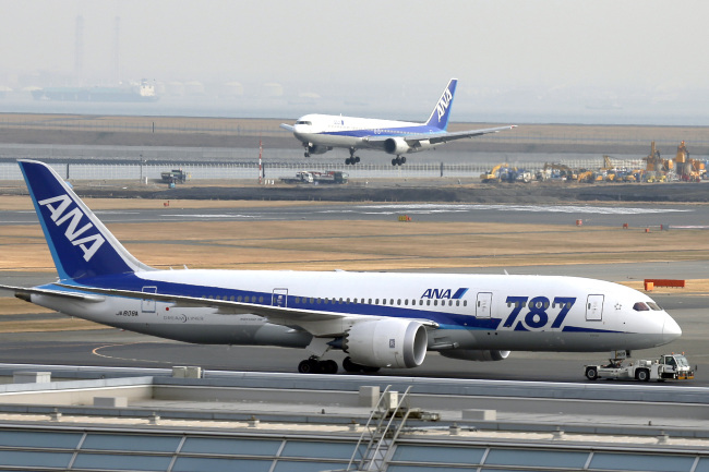 A Boeing Co. 787 Dreamliner aircraft operated by All Nippon Airways Co. (front) taxies as an another ANA aircraft lands at Haneda Airport in Tokyo.   Bloomberg