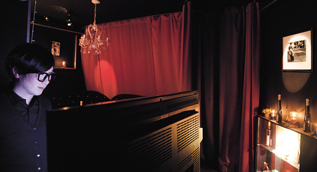 The waiting area of Blind Art Restaurant in Geondae, Seoul. (Ahn Hoon/The Korea Herald)