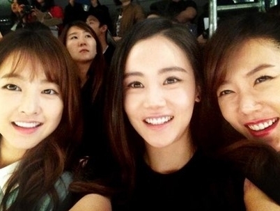 박보영(좌부터/영화배우/탤런트),황우슬혜(황진희/영화배우/연극배우),안선영(탤런트/전개그우먼)
배우 황우슬혜가 방송인 안선영과 배우 박보영과의 다정한 셀카를 올렸다.