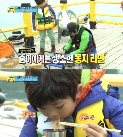 성준(좌부터/성동일아들),성동일(탤런트/영화배우)
28일 방송된 MBC ‘일밤-아빠 어디가’에서는 여수의 작은 섬 안도에서 여덟 번째 여정을 맞이한 가족들의 모습이 그려졌다.