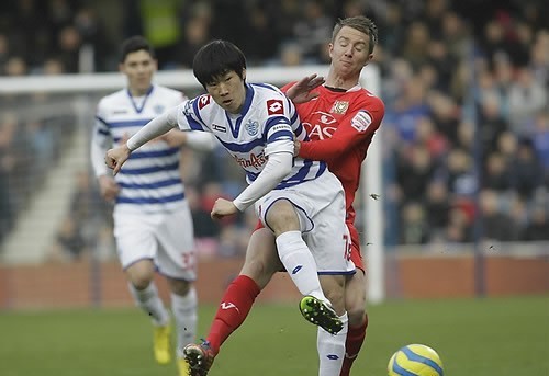 박지성(축구선수/퀸즈파크레인저스FC)
박지성(32)과 윤석영(23)은 2013-2014시즌 어느 팀의 유니폼을 입고 뛰게 될 것인가.