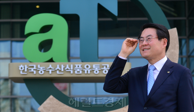 김재수 한국농수산식품유통공사 사장 인터뷰.<br />이상섭 기자. babtong@heraldcorp.com 2013.04.17
김재수 한국농수산식품유통공사 사장 인터뷰.
이상섭 기자. babtong@heraldcorp.com 2013.04.17
김재수 한국농수산식품유통공사 사장 인터뷰.
이상섭 기자. babtong@heraldcorp.com 2013.04.17
김재수 한국농수산식품유통공사 사장 인터뷰.
이상섭 기자. babtong@heraldcorp.com 2013.04.17