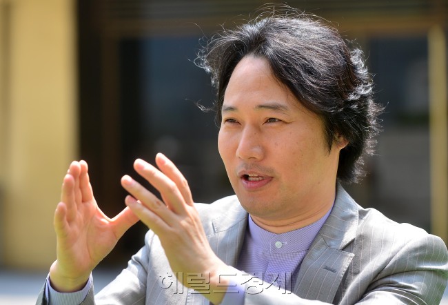 음악감독 이용탁 인터뷰.<br />이상섭 기자 babtong@heraldcorp.com 2013.04.24
음악감독 이용탁 인터뷰.
이상섭 기자 babtong@heraldcorp.com 2013.04.24