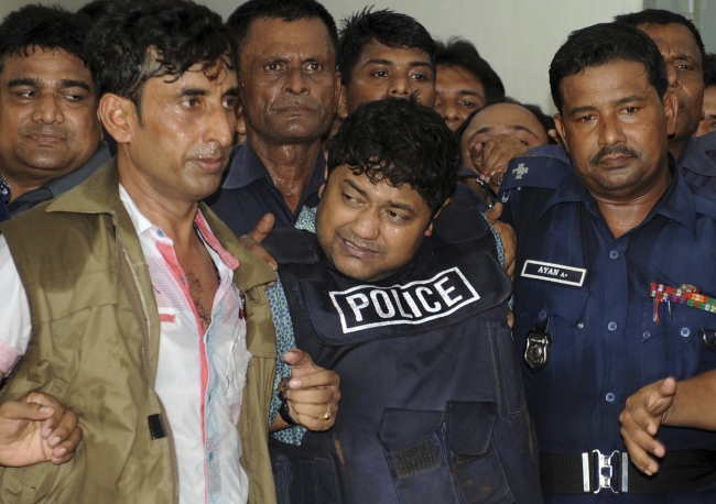 Mohammed Sohel Rana (center), the owner of a building that collapsed last week, is brought to a court in Dhaka on Monday.   AP-Yonhap News