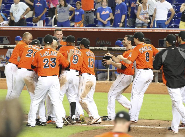 Miami Marlins celebrate after defeating the New York Mets in 15th inning of the game at the Marlins Park in Miami on Monday.    AP-Yonhap News