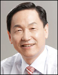 김상곤(교육공무원/전교수/경기도교육청교육감)
경기도교육청(교육감 김상곤·사진)은 올해부터 열악한 학교시설을 발전시키고 신설학교 시설관리 시스템 개선을 위한 ‘학교시설 지역별 균형발전 5개년 계획’ 을 추진한다고 1일 밝혔다.