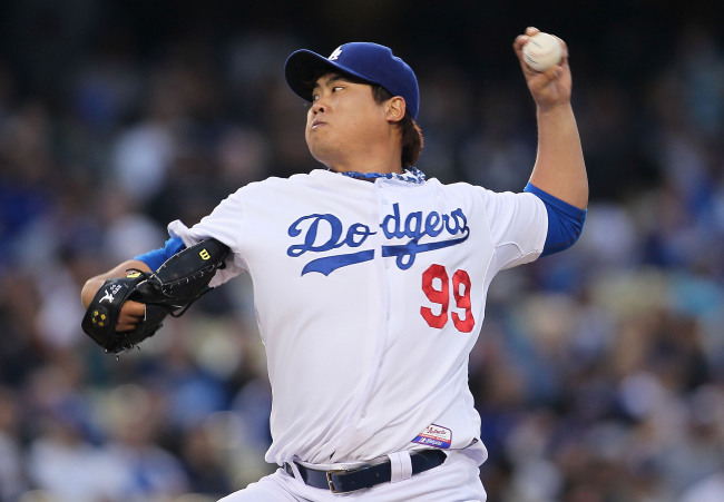 류현진(야구선수/LA다저스)
<YONHAP PHOTO-0602> LOS ANGELES, CA - APRIL 30: Pitcher Hyun-Jin Ryu #99 of the Los Angeles Dodgers pitches in the first inning against the Colorado Rockies during the MLB game at Dodger Stadium on April 30, 2013 in Los Angeles, California. Victor Decolongon/Getty Images/AFP== FOR NEWSPAPERS, INTERNET, TELCOS & TELEVISION USE ONLY ==../2013-05-01 11:53:30/ <저작권자 ⓒ 1980-2013 ㈜연합뉴스. 무단 전재 재배포 금지.>
Los Angeles Dodgers pitcher Ryu Hyun-jin delivers in the first inning on Tuesday.   AFP-Yonhap News