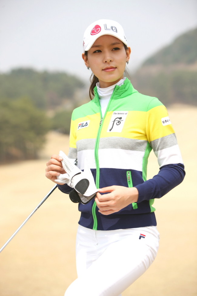 김자영(골퍼/LG그룹)
지난해 ‘상금퀸’ 김하늘(25·KT)과 ‘다승왕’ 김자영(22·LG)이 명예회복에 나선다.