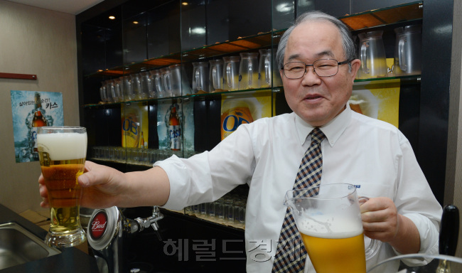 장인수 오비맥주사장.<br />정희조 기자/checho@heraldcorp.com  130118
장인수 오비맥주사장.
정희조 기자/checho@heraldcorp.com  130118
장인수 오비맥주사장.
정희조 기자/checho@heraldcorp.com  130118