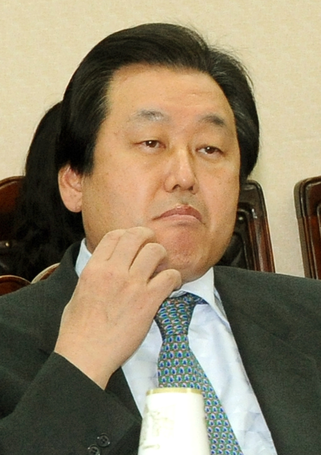한나라당 김무성 의원이 24일 오전 여의도당사에서 열린 최고위원-중진연석회의에서 생각에 잠겨 있다.양동출dcyang@heraldm.com/100224/