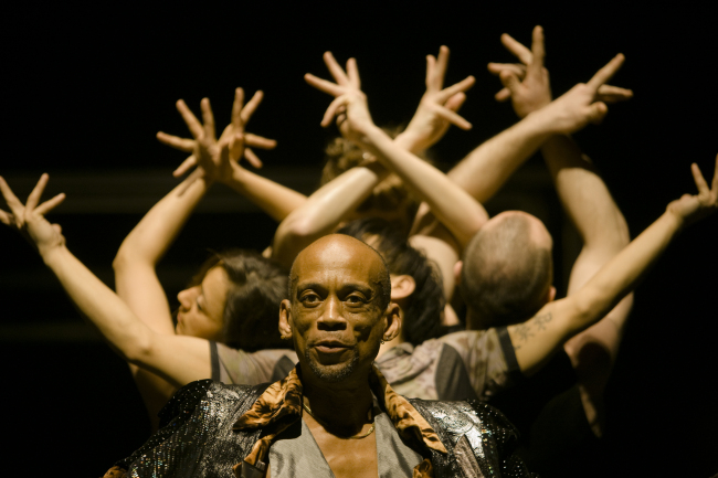 A scene from Sidi Larbi Cherkaoui and Damien Jalet’s “Babel,” the opener of this year’s International Modern Dance Festival in Seoul.   MODAFE 2013