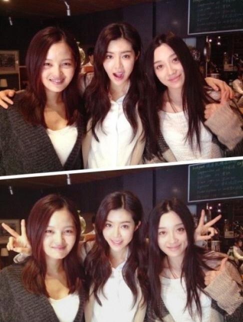 박한별(영화배우/탤런트)
박한별은 지난 1일 자신의 웨이보(중국판 트위터)에 “촬영 끝! 수고했어요”라며 “고마워요. 사랑합니다”라는 글과 함께 두 장의 사진을 올렸다. 공개된 사진에는 박한별이 중국배우 장팅팅·신즈레이와 함께 어깨동무를 하고 있는 모습이 담겨 있다. 박한별은 이날 사진을 통해 현재 중국 공포영화 ‘필선 2’를 촬영하고 있는 근황을 알렸다.