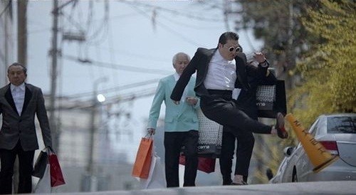 싸이(박재상/가수/음악PD)
국제가수 싸이(본명 박재상, 36)의 ‘젠틀맨’ 뮤직비디오를 KBS에서는 못 보게 됐다. 2일 진행된 뮤직비디오 재심의에서도 부적격 판정을 받았다.