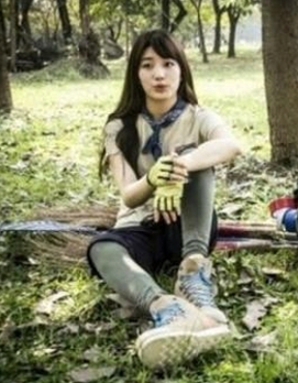 수지(배수지/가수/미쓰에이)
수지는 2일 자신의 트위터에 “좀 쉬기도 하면서”라는 짧은 글과 함께 한 장의 사진을 올렸다.