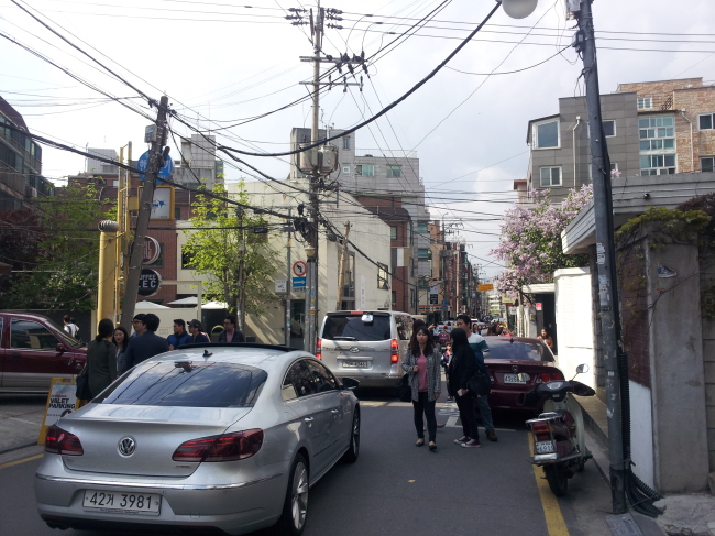 명품거리 된 가로수길, 덩달아 거품 낀 세로수길?