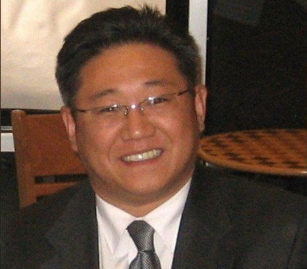 (뉴스 Y캡쳐-연합뉴스)
북한에 억류중인 한국계 미국인 케네스 배(한국명 배준호) 씨가 15년의 노동교화형을 받았다고 조선중앙통신이 2일 보도했다. 사진은 1988년 배 씨(오른쪽)가 미 오리건대학 1학년일 때 동기생 바비 리 씨와 함께 촬영한 것으로 리 씨가 제공했다