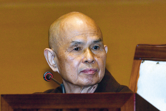 Celebrated Vietnamese Buddhist monk Thich Nhat Hanh poses at a press conference in Seoul on Thursday, a day before he gives a speech at
Woljeongsa Temple in Pyeongchang, Gangwon Province, as part of his Asian tour through May 15. (Related story on Page 16)
Lee Sang-sub/The Korea Herald