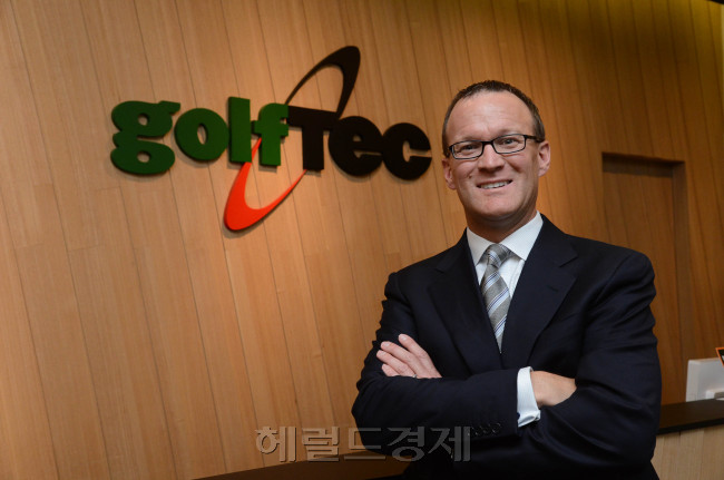 골프텍 CEO<br />정희조 기자/checho@heraldcorp.com 130502
골프텍 CEO
정희조 기자/checho@heraldcorp.com 130502
골프텍 CEO
정희조 기자/checho@heraldcorp.com 130502