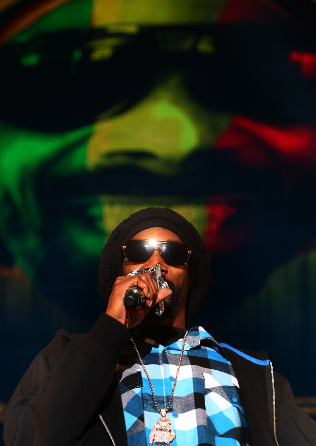 Snoop Lion talks to the press on Saturday before his first-ever concert in Seoul.    Yonhap News