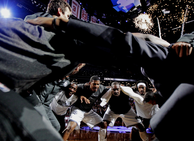 The Brooklyn Nets huddle before Game 7 in their first-round NBA basketball playoff series against the Chicago Bulls in New York on Saturday.   AP-Yonhap News