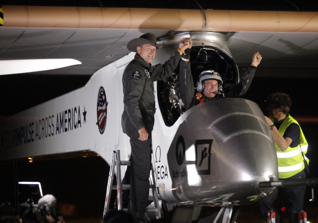 Solar Impulse cofounder, pilot and CEO Andre Borschberg (left) greets pilot Bertrand Piccard at Sky Harbor International Airport in Phoenix on Saturday.   AP-Yonhap News