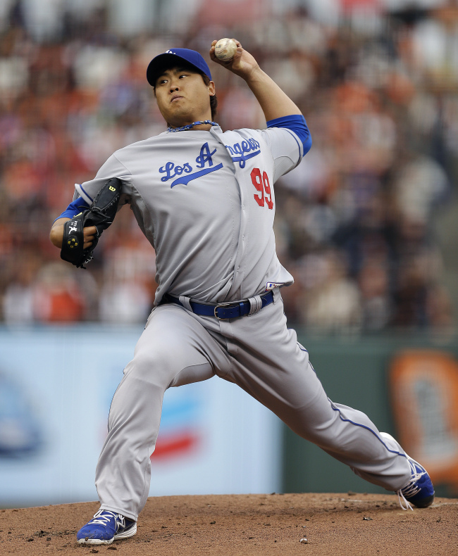 류현진(야구선수/LA다저스)
Los Angeles Dodgers starter Ryu Hyun-jin delivers in the first inning on Sunday.
AP-Yonhap News