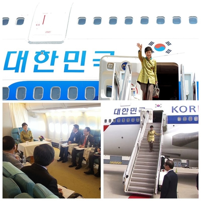 박근혜(대통령)
6일 청와대는 페이스북을 통해 “박근혜 대통령의 미국 순방이 드디어 시작됐습니다. 공군 1호기는 ‘불이 꺼지지 않는’ 비행기라고도 한다죠”라며 대통령 전용기 내부와 외부의 사진을 공개했다.