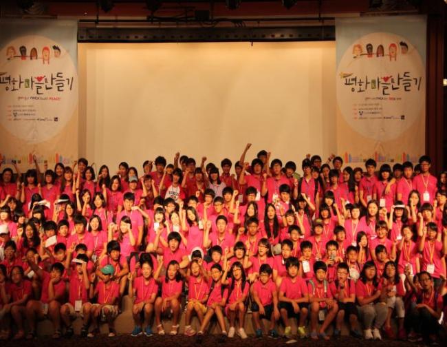 Discover Your Multicultural Gifts program students and YWCA member students attend the YWCA National Youth Conference in Seoul in August 2012 to discuss how they can contribute to peace in Korea.   YWCA
